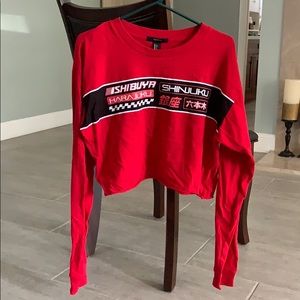 Women’s cropped long sleeve.